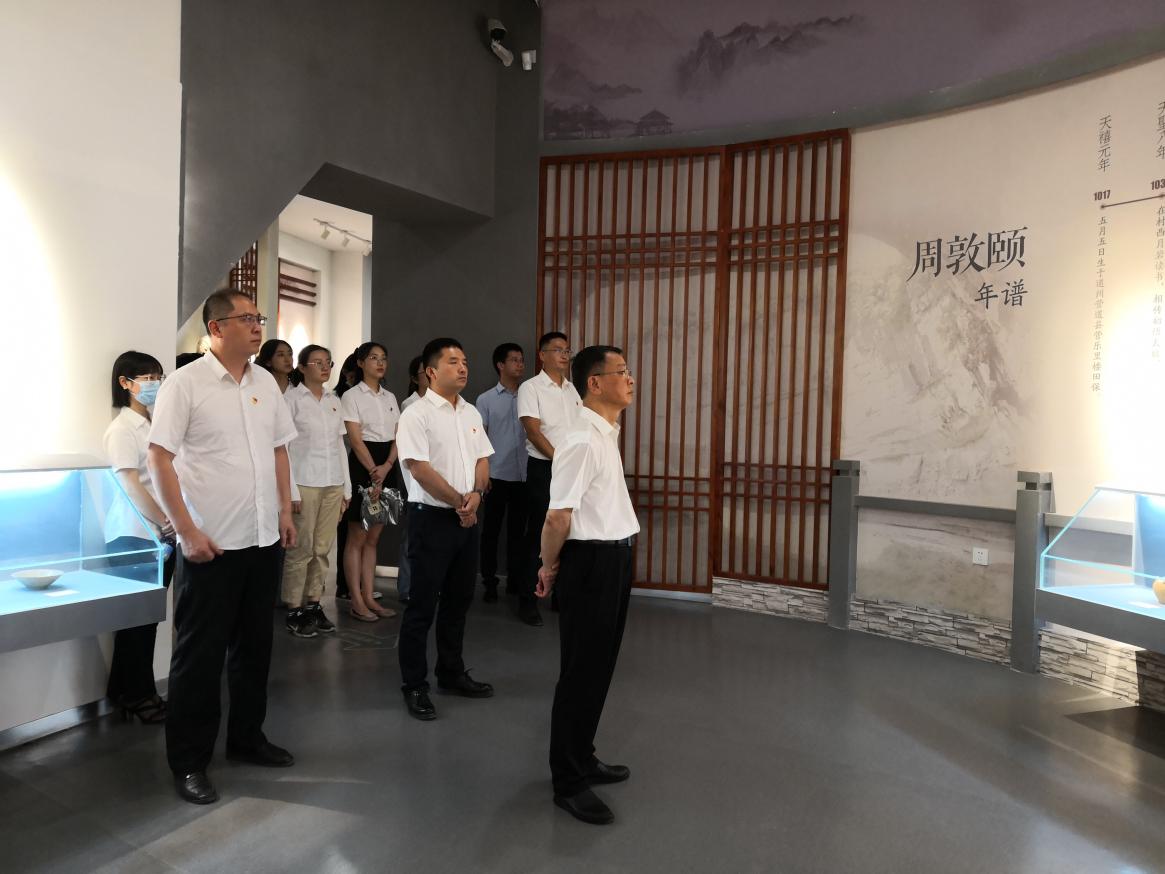 市國控集團黨委書記、董事長余峰參加集團機關(guān)黨支部主題黨日活動